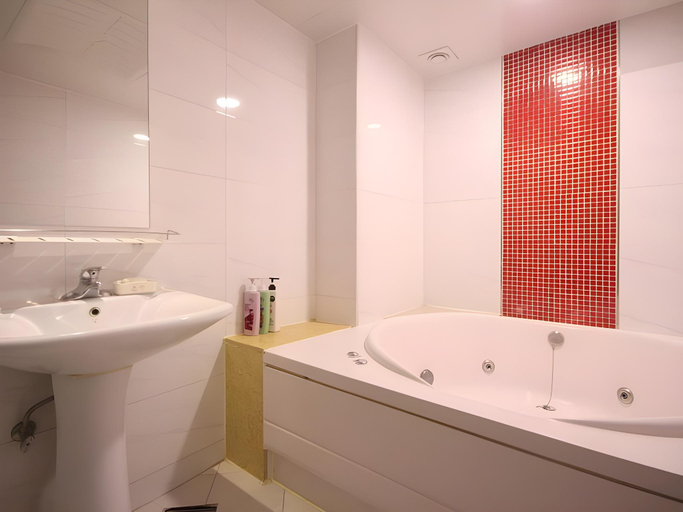 Bathroom 3, Gumi Anytel Motel, Gumi