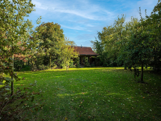Garden 4, Holiday Home in Wijnaldum Near Harlingen Harbor, Harlingen