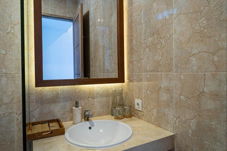 Bathroom 2, Dauh Nyuh, Gianyar