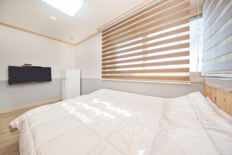 Bedroom 2, Boryeong (Daecheon) Spring Summer Fall Winter Pension, Boryeong