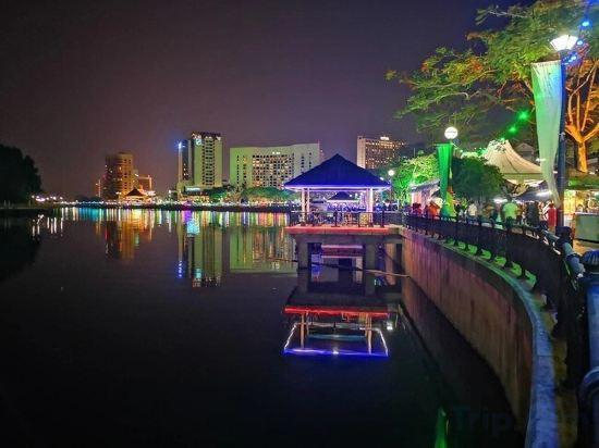 4, Riverbank Suites 306 with beautiful RiverView, Kuching