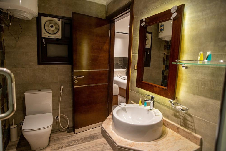 Bathroom 3, Pyramids Eyes Hotel, Al-Ahram