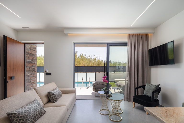 Room 4, Villasaints I Pool BBQ Walk to Beach, Crete