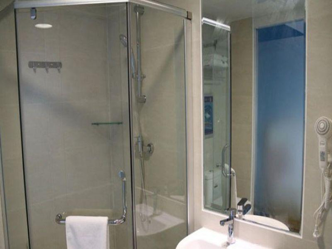 Bathroom 4, 7 Days Inn (Pingliang Jiefang Road), Pingliang