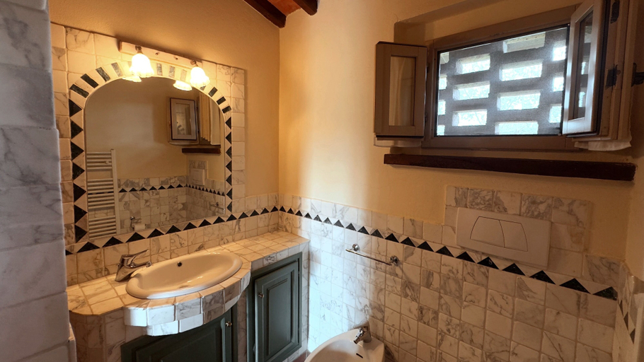 Bathroom 3, Borgo di Erboli, Arezzo