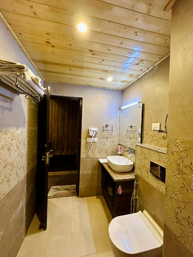 Bathroom, Simsa Heights Manali, Kullu