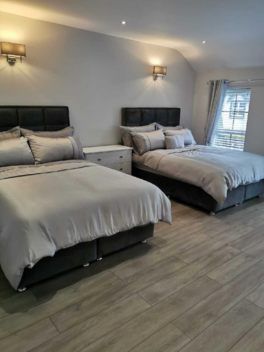 Bedroom 3, Modern 3-bed Apartment in Magherafelt Sleeps 8, Mid Ulster
