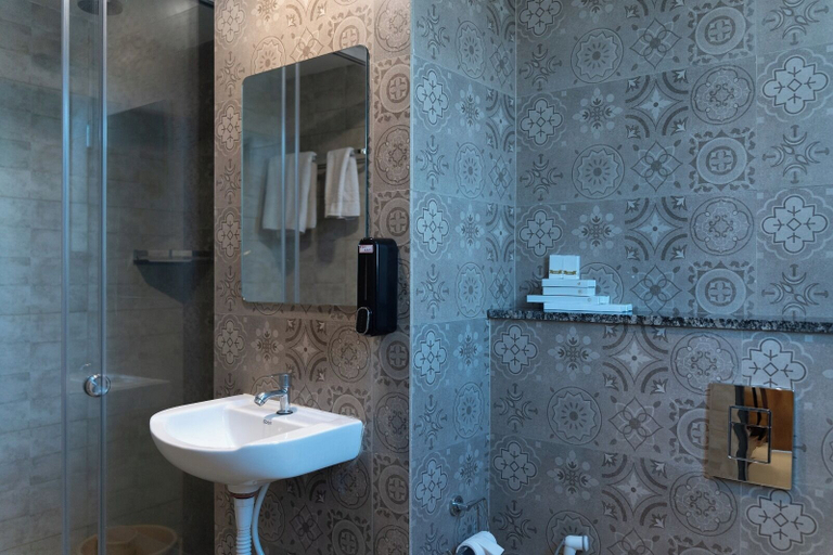 Bathroom 5, The Elite Royale, Bangalore