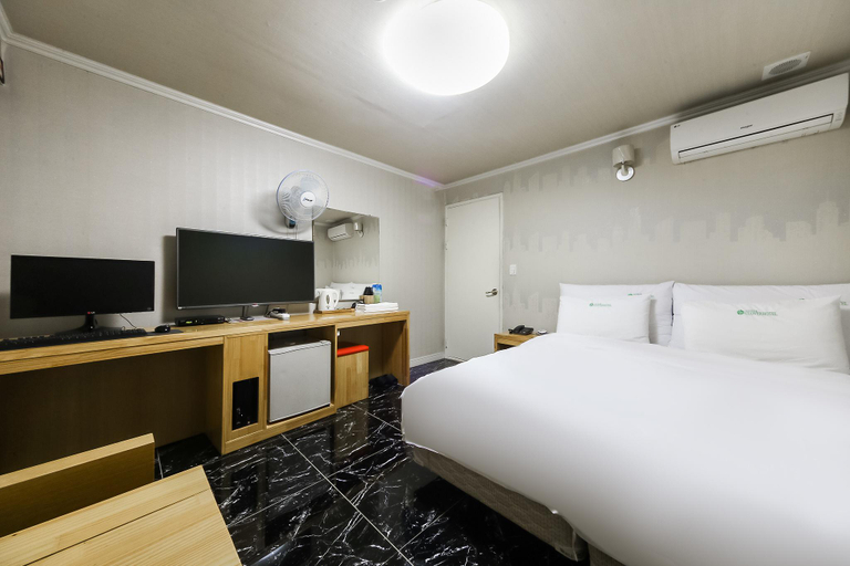 Bedroom, Busan Goejeong Clover, Saha