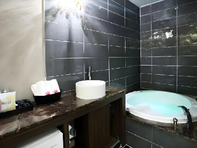 Bathroom 3, Hi Hotel, Dong