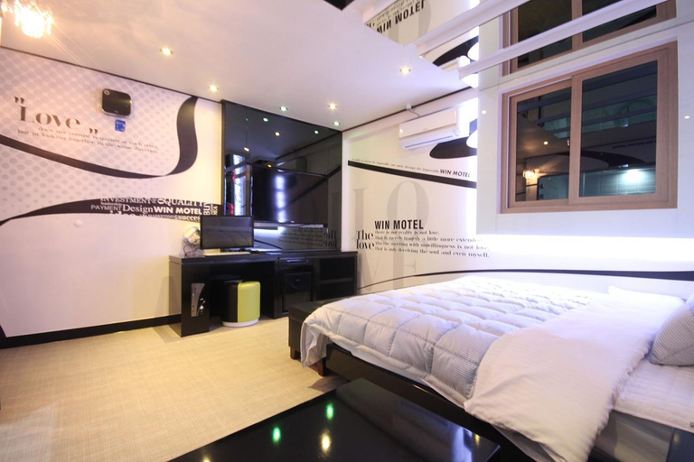 Bedroom 3, Pearl Wynn, Jinju