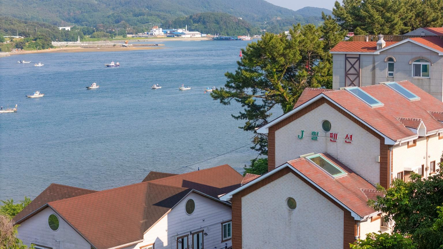 Exterior & Views, Tongyeong J. Hill Pension, Tongyeong