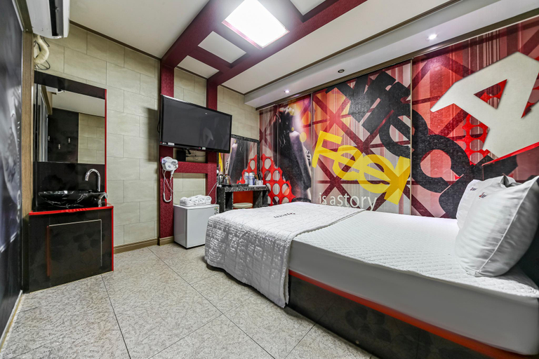 Bedroom 2, Gumi Bonggok-dong Q9, Gumi