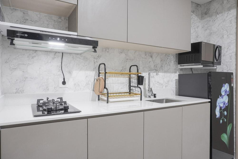 Others 3, Warm And Elegant 1Br At Gold Coast Apartment, North Jakarta