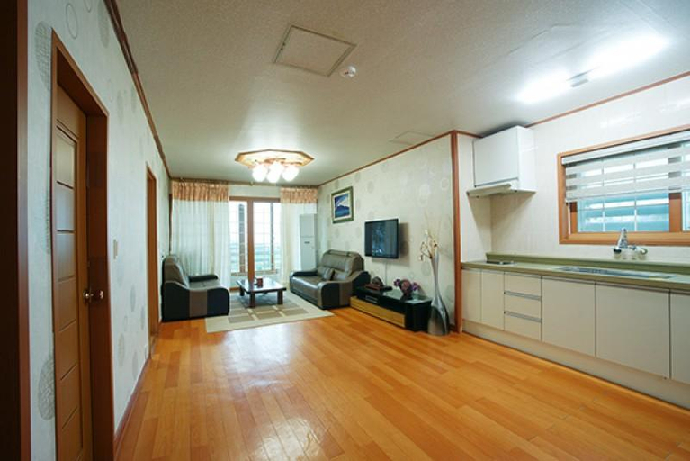 Others 3, Jeju e House Pension, Jeju