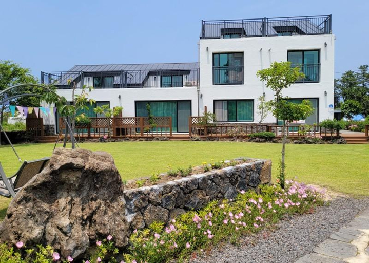 Exterior & Views 1, Jeju Hyeopjae Bliss Pension, Jeju