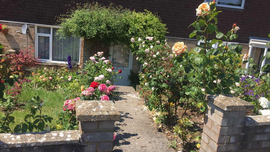 3, Captivating 2-bed House in Amesbury, Salisbury, Wiltshire