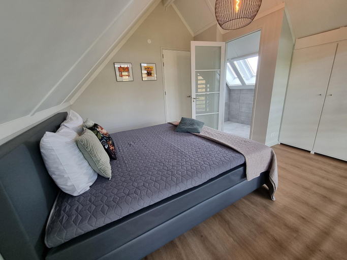 Bedroom 3, Villa in Balk with Private Jetty, Gaasterlân-Sleat
