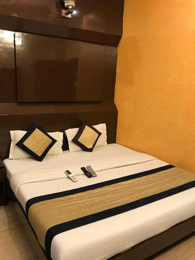 Bedroom 2, Hotel Noble International, Delhi