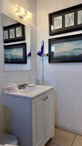 Bathroom 2, Artistic Room Walk to Wynwood, Miami-Dade
