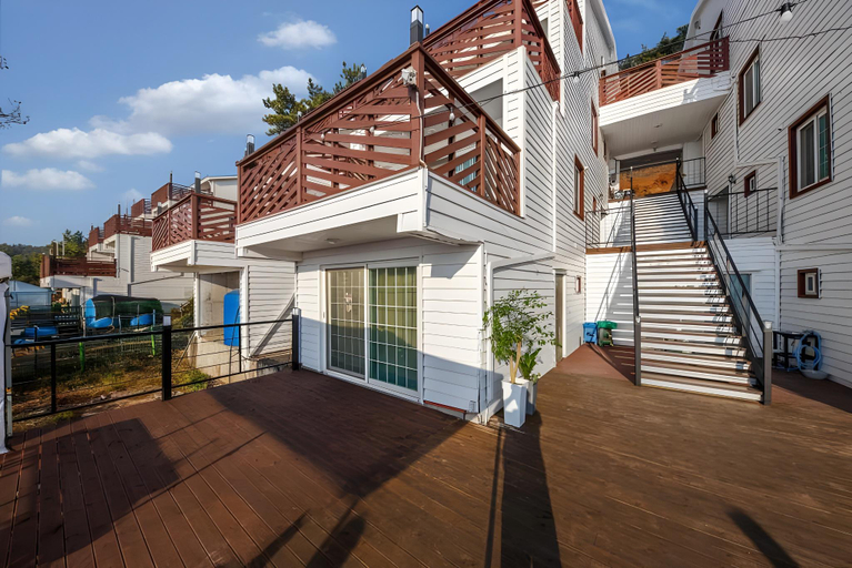 Others 5, Pension under Seocheon Sky, Seocheon