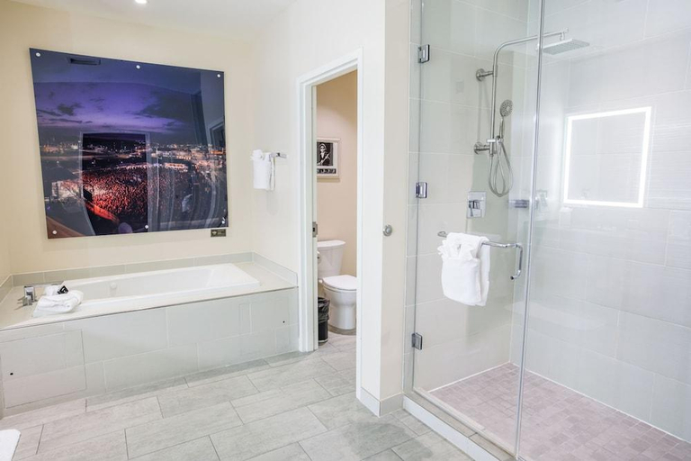 Bathroom 4, Hard Rock Hotel & Casino Sioux City, Woodbury
