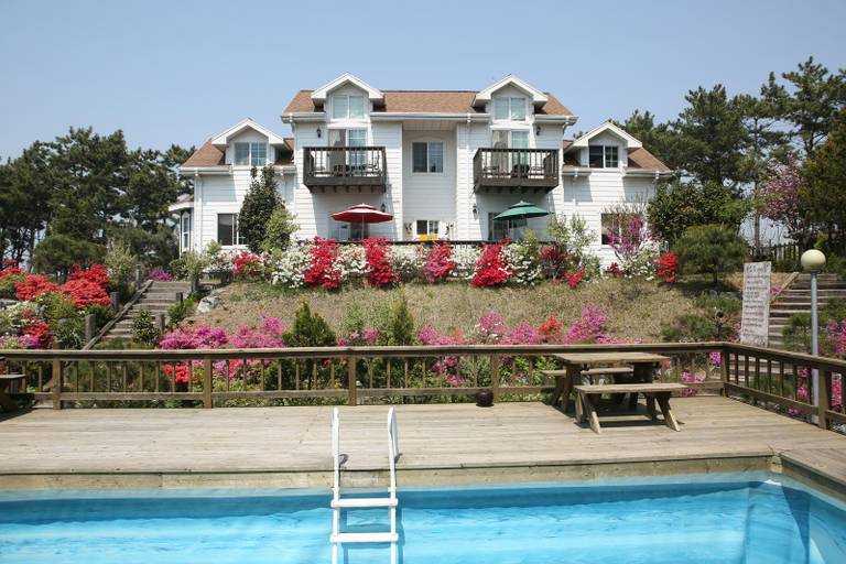 Others 4, Taean Blueberry Pension, Taean