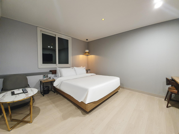 Bedroom 2, Gimhae Buwondong Boston Hotel, Gimhae