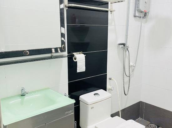 4, Spacious 13 Pax Classic Home in Kuantan for Family, Kuantan