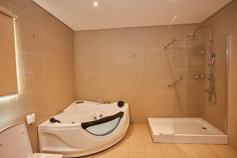 Bathroom, Bristol Palace Hotel, Fagge