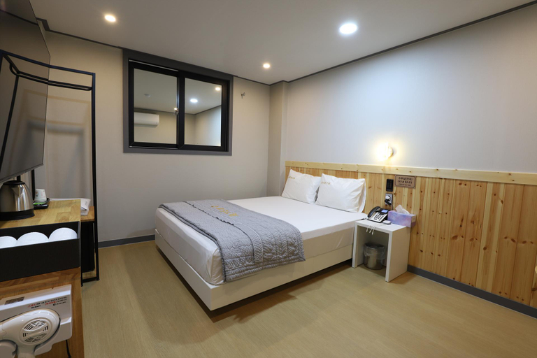 Bedroom 2, Daegu Dongdaegu Station Royal Hotel, Buk