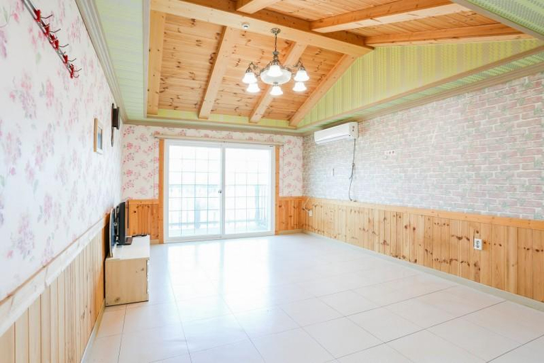 Others 4, Taean Pastel Pension, Taean
