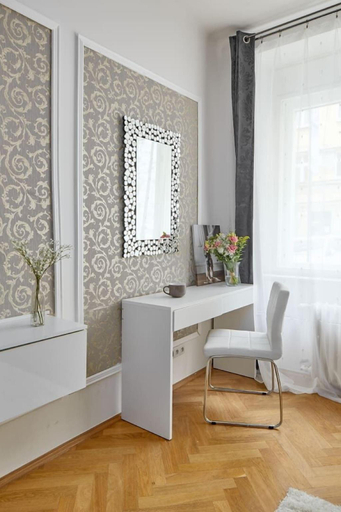 Others 5, Helen Homestay Flora, Praha 3
