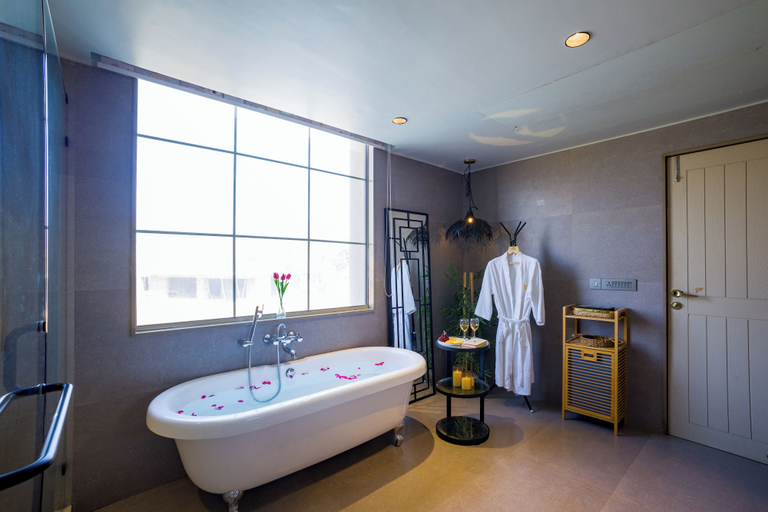 Bathroom 5, ELIVAAS Noahs Ark 3BHK Villa with Pool, Jaipur