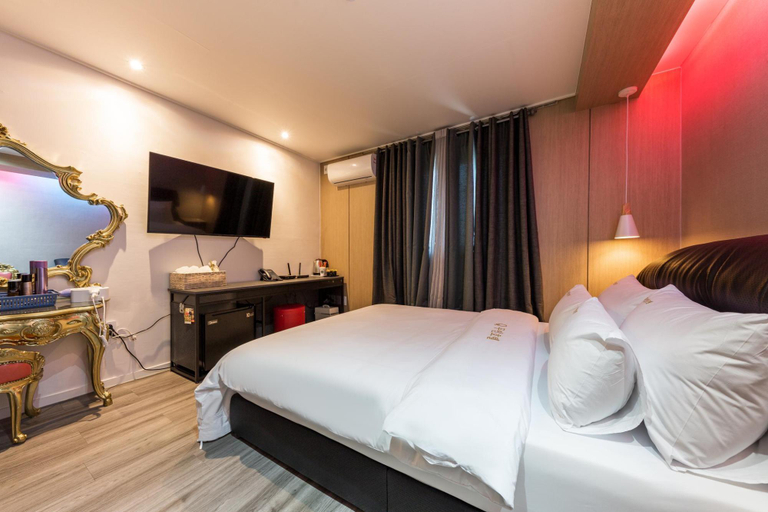 Bedroom 4, Gongju Q Hotel, Gongju