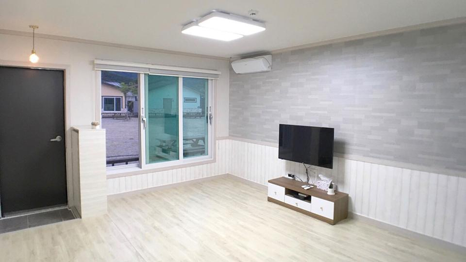 Others 3, Goesan Haengbok Nurigo Pension, Goesan