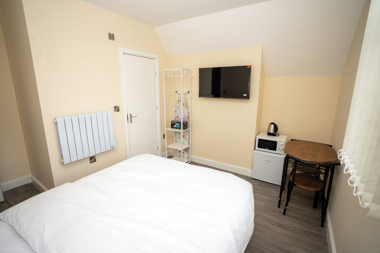 Room 3, Park View, Leicester