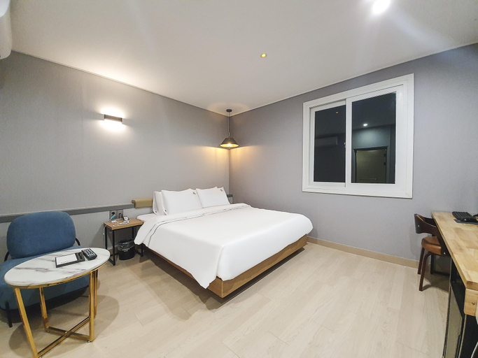 Bedroom 3, Gimhae Buwondong Boston Hotel, Gimhae