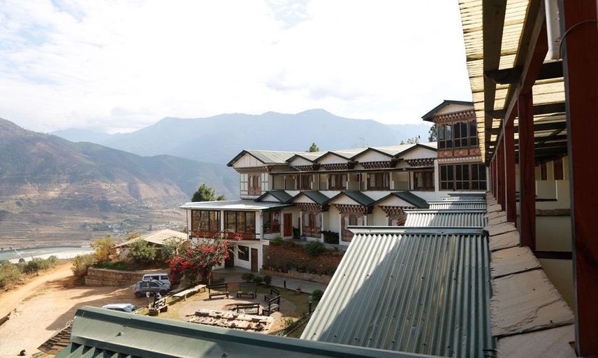 Exterior & Views