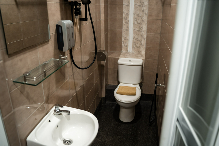 Bathroom 4, Wangs Hotel Gurney Drive, Penang Island