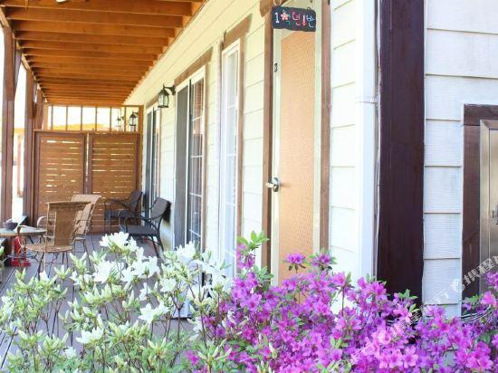 Others 5, Mungyeong Fox Pension, Jecheon