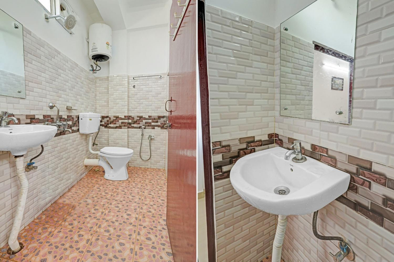 Bathroom, Hotel O Aashiyana Home, Dibrugarh