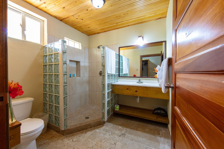 Bathroom, Pelican Beach Resort