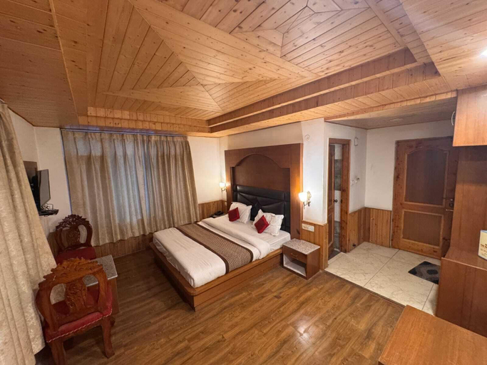 Room 5, Hotel The Red Apple, Kullu
