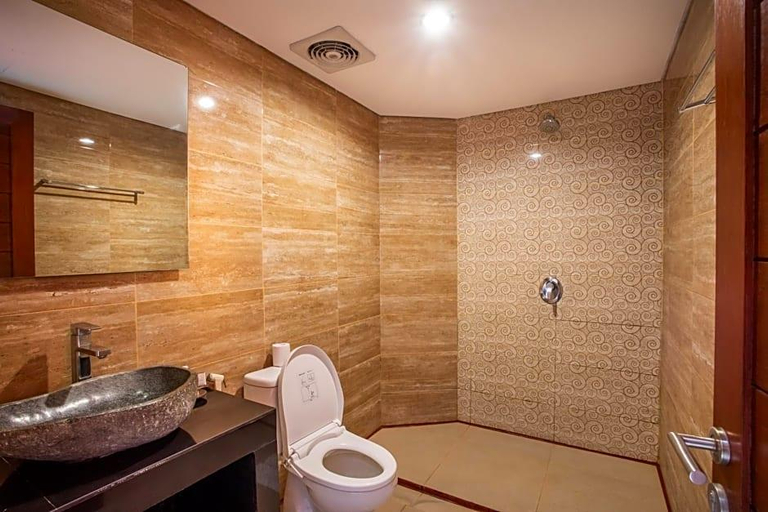Bathroom, Zen Rooms Sriwedari Ubud 1, Gianyar
