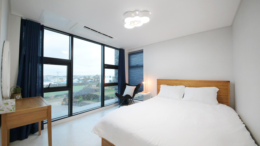 Bedroom 2, Jeju Woljeonghil Pension, Jeju