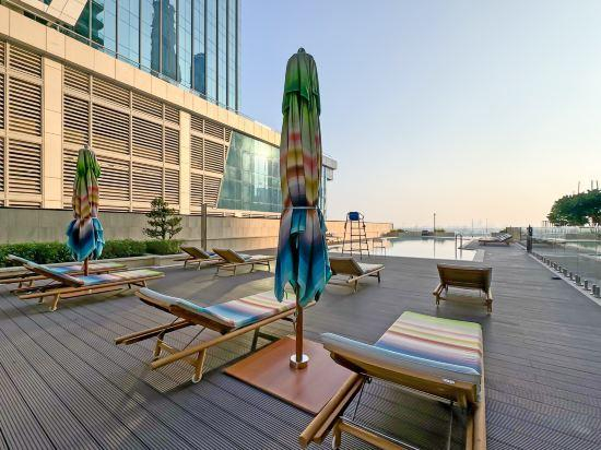 2, bnbme Luxurious Canal View Apt w/ Pool & Gym, Dubai