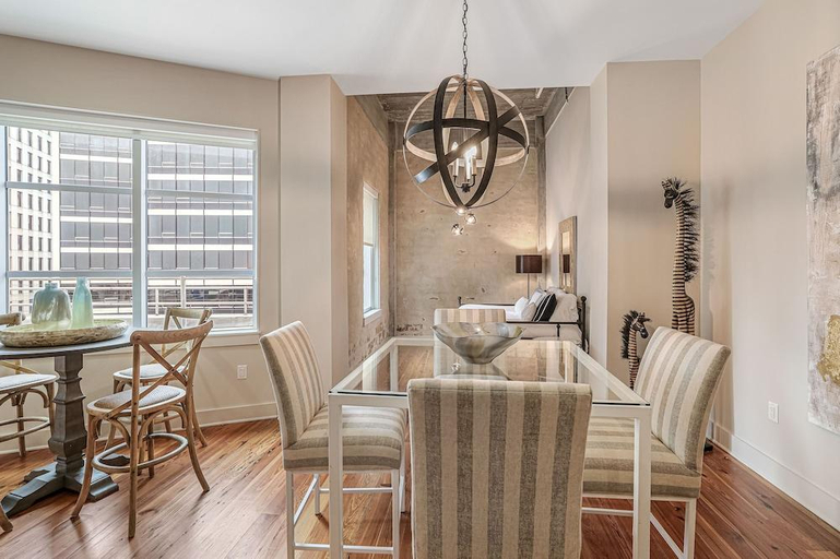 Others 3, Upscale Condos and Penthouses Close to Canal & Bourbon St., Orleans