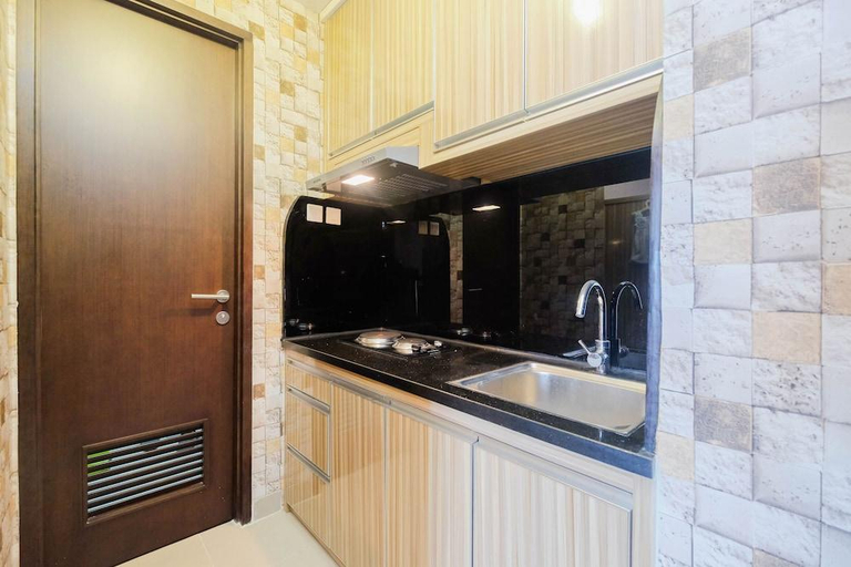 2, Cozy 1Br Apartment With Workspace At Mustika Golf Residence, Cikarang