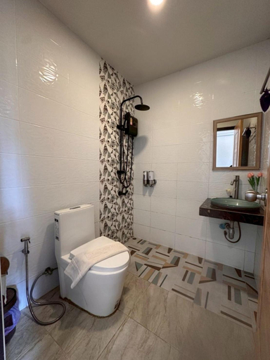 Bathroom 5, Phetrapoolvillas, Muang Surat Thani